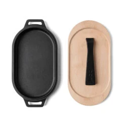 Poêle Ovale Fonte + Manche Amovible + Base En Bois - Ooni -Outdoorchef Promos Boutique poele ovale fonte ooni 5060568342023 2